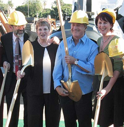 Dustin Hoffman at 2005 Madison campus groundbreaking