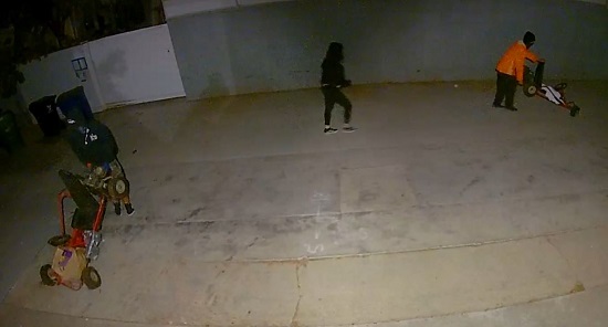 Surveillance camera captures burglary in progress