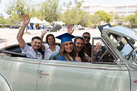 Graduate with his family arrive in car