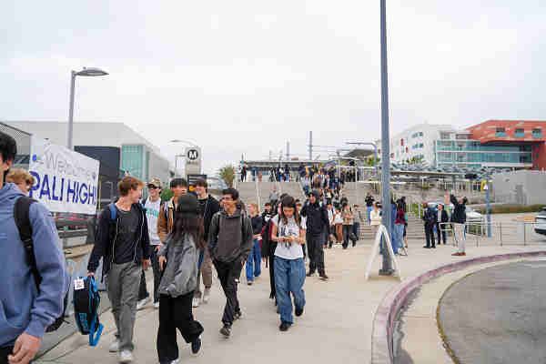 Palisades High School students head back to class in Santa Monica