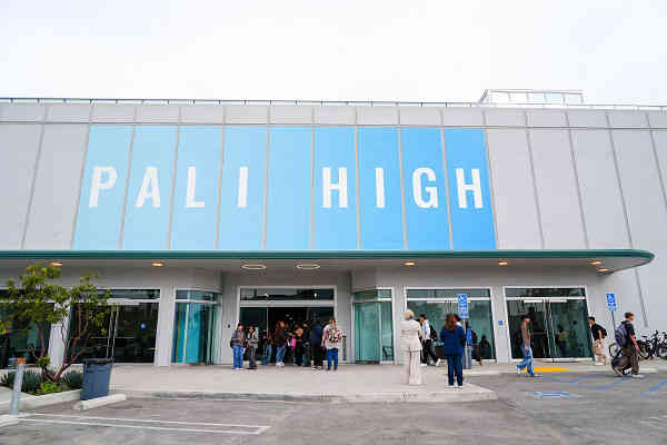 Palisades High entrance
